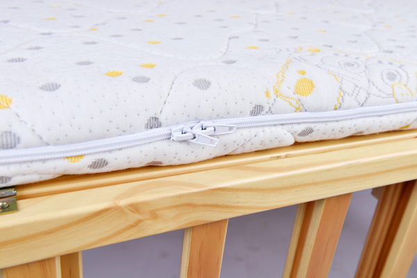 芬可嬰童床墊 海綿寶寶圖案 邊縫細(xì)節(jié)